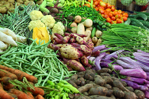 Photos of colorful vegetables at market